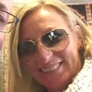 Meet your Posher, Renee